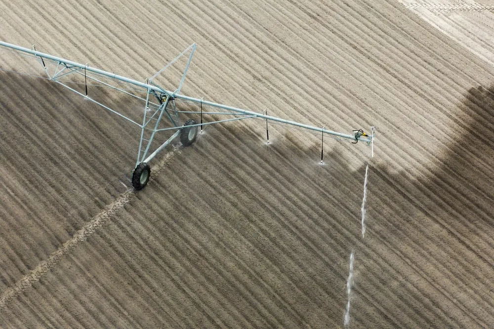 Center pivot irrigation gearbox application in arid and desert agriculture